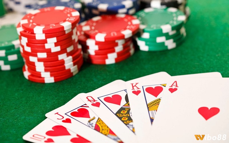 Cần đặt cược bí mật là kinh nghiệm chơi poker đáng áp dụng